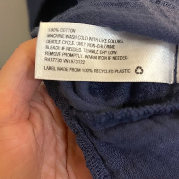 Universal Threads Men’s 100% Cotton Button Down Size Medium - Picture 5 of 5